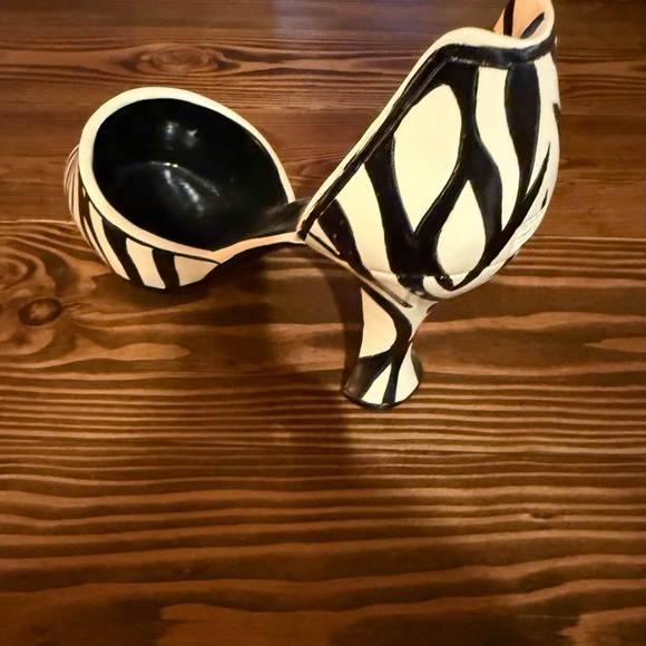 Zebra Print High Heel Wine Holder - Picture 4 of 4